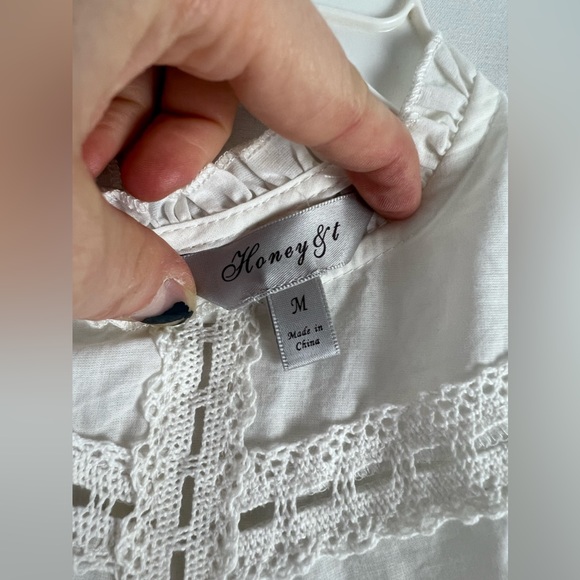 Honey & T Women’s White Lace Floral Blouse Size Medium - Picture 3 of 3